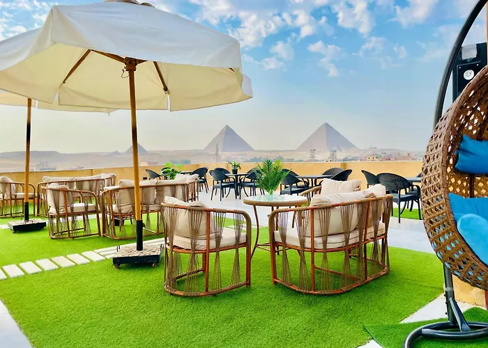 Palm Pyramids View Inn