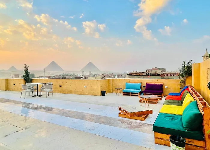 Palm Pyramids View Inn